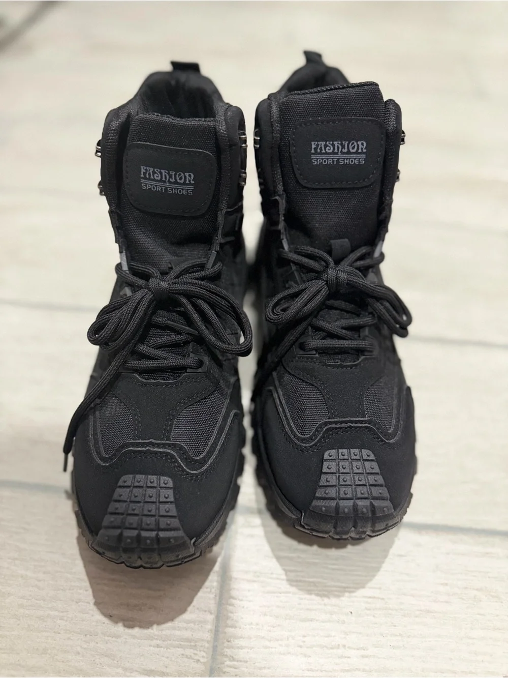 The Unbranded Brand mainalun black